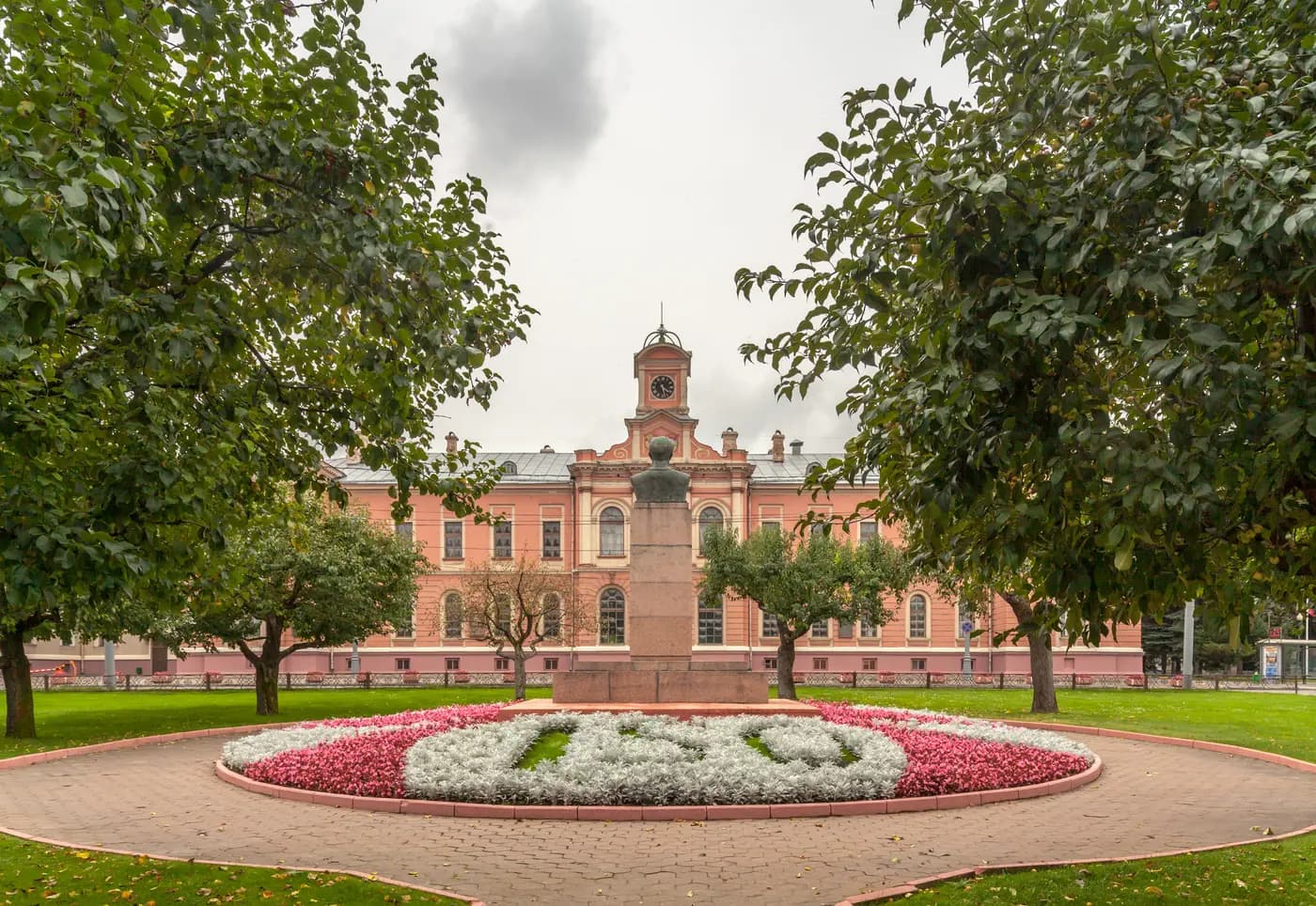 Flower bed with seasonal plantings